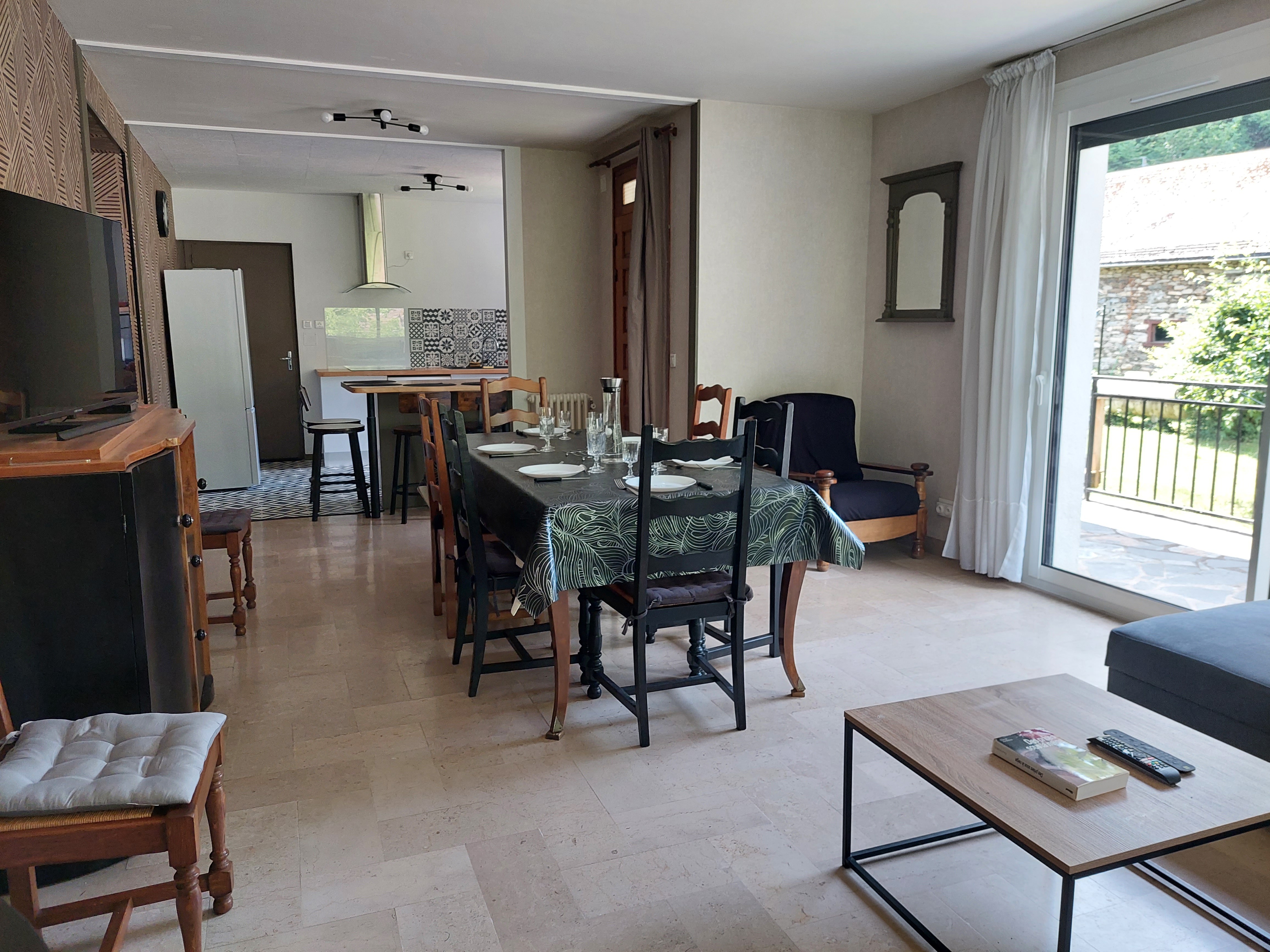 Dining room and lounge