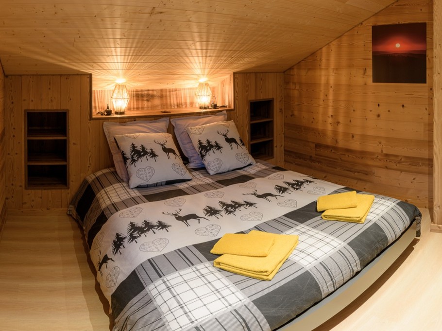 Chambre sous pente avec lit 160x200 (1er étage) - Le Domaine des Mésanges