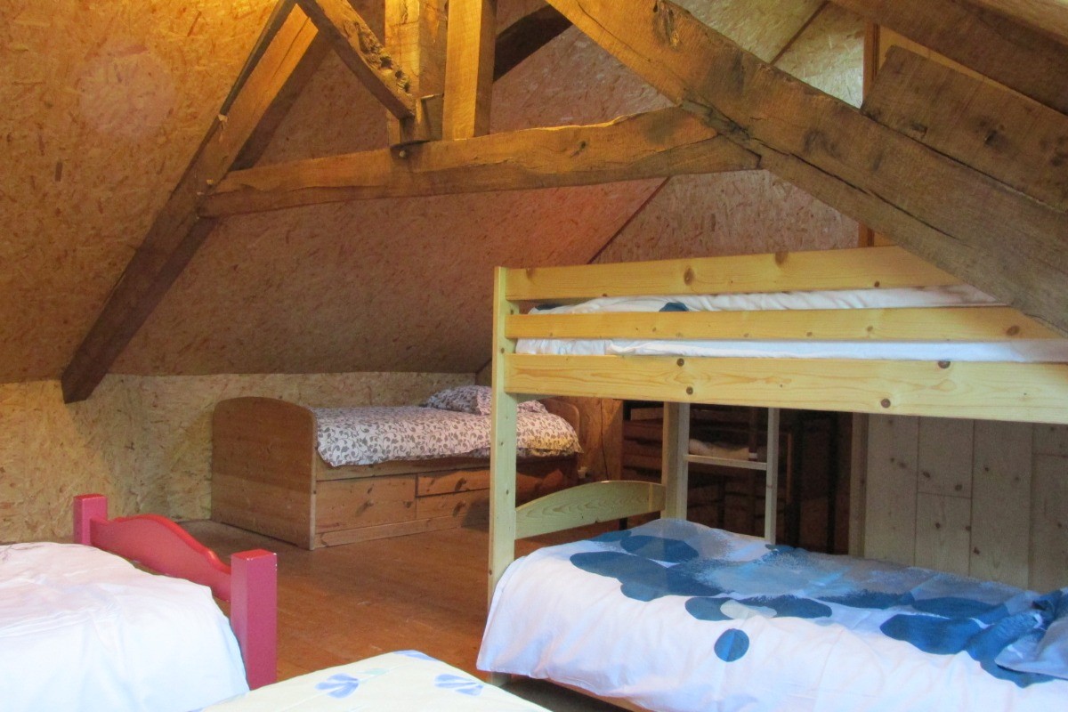Une grande chambre sous combles - Gïte "Ar Merglet"  en Brocéliande près de Paimpont
