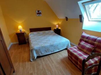 chambre jonquille 3 personnes lit 160*200 et convertible 90*190
