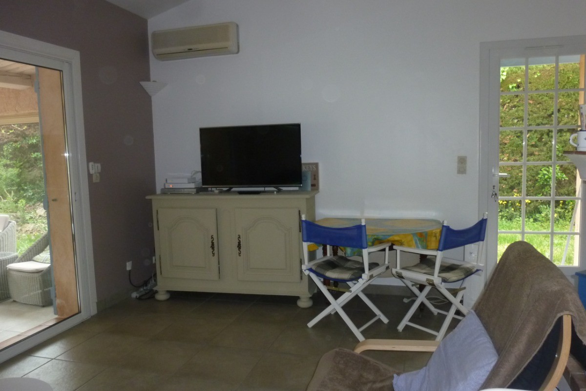 Villa Aljuco, le salon climatisé avec TV