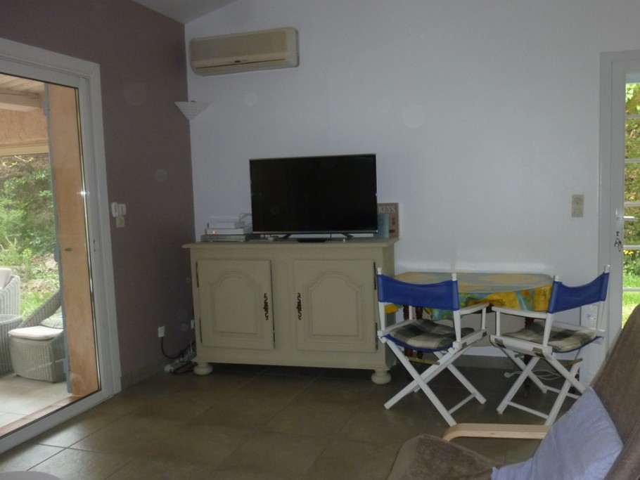 Villa Aljuco, le salon climatisé avec TV