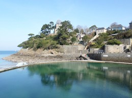 Dinard la piscine et la " Promenade du clair de lune"