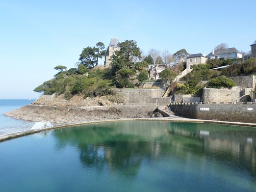 Dinard la piscine et la " Promenade du clair de lune"