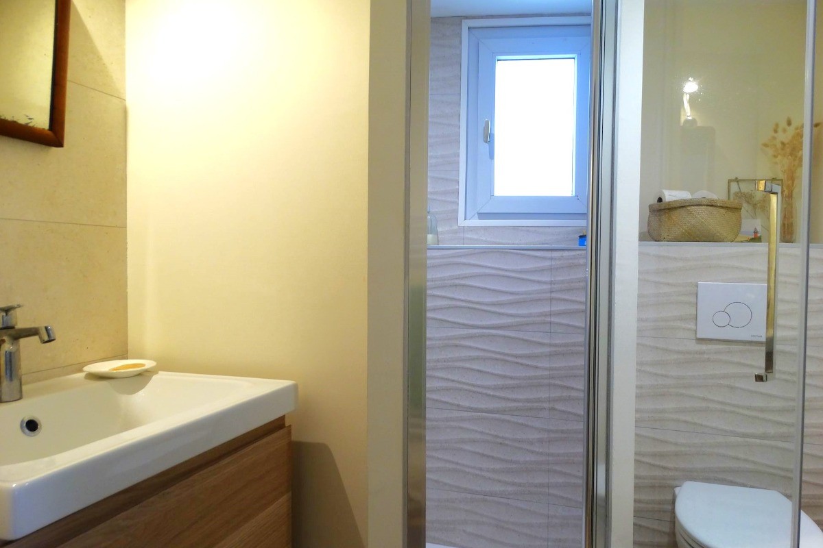 Salle d'eau avec wc
