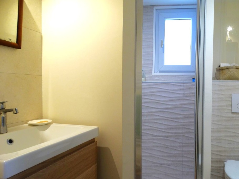 Salle d'eau avec wc