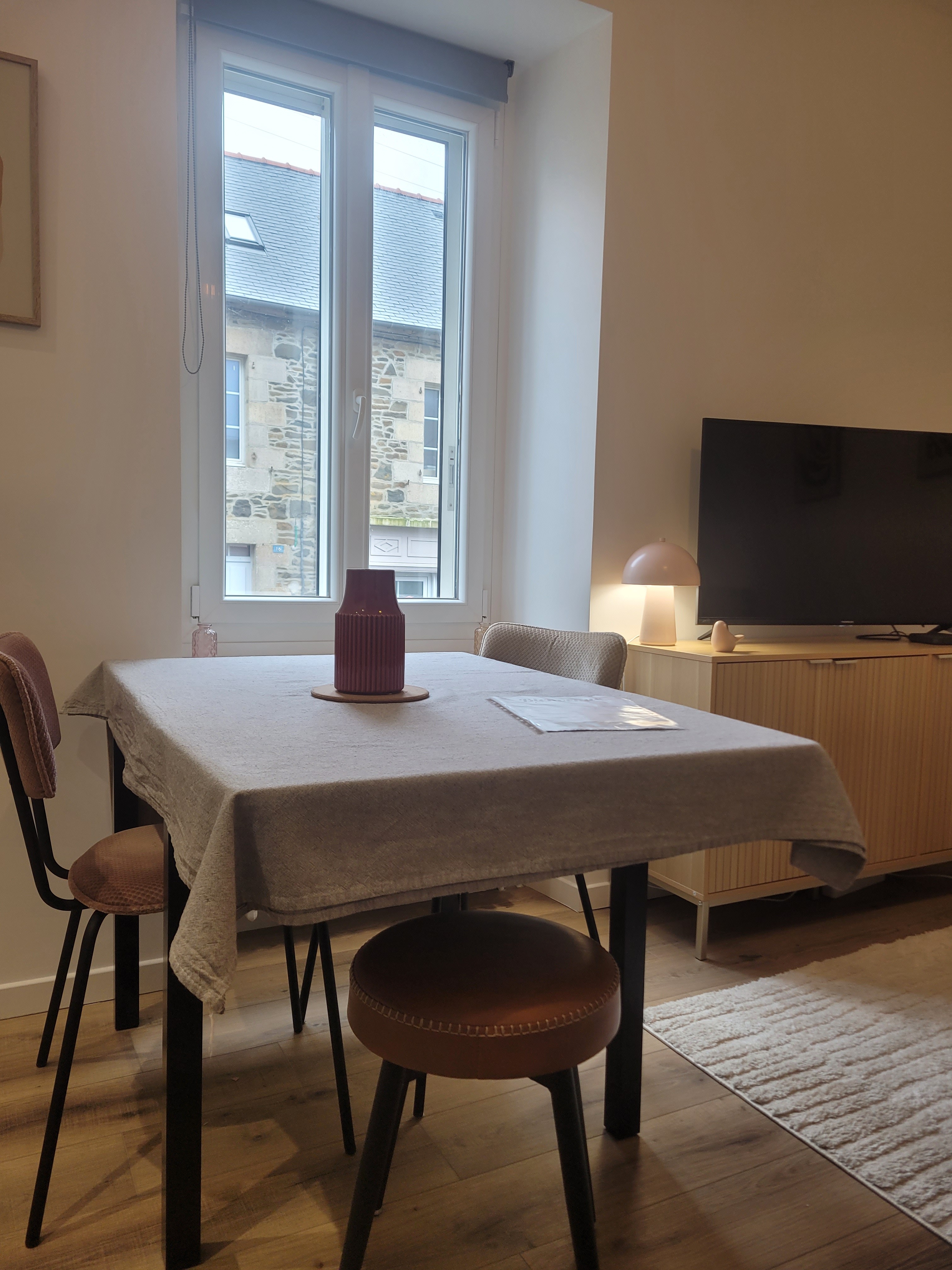 Location Clévacances, Centre ville Paimpol, Amar, Appartments Paimpolais, living room kitchen