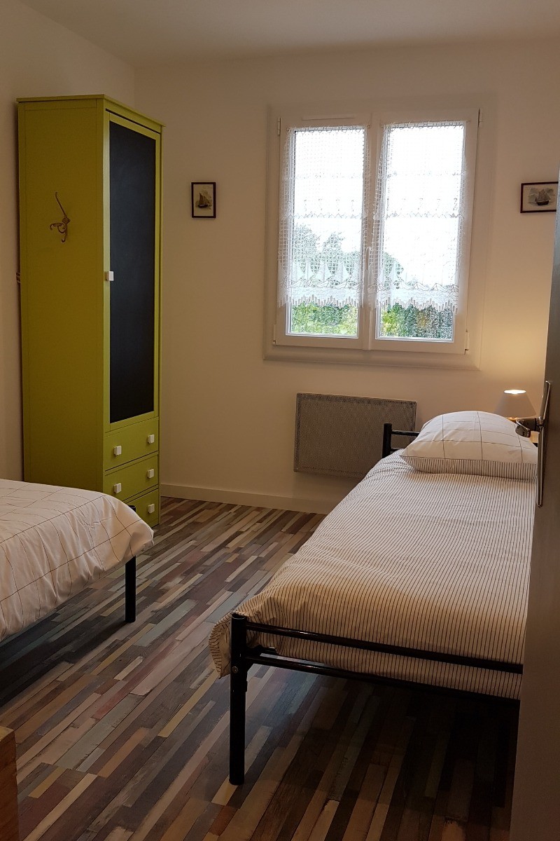 Première chambre indépendante avec 2 lits de 90cm - Gîte de la Baie