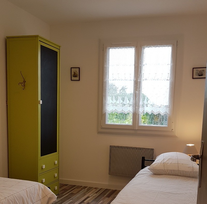 Première chambre indépendante avec 2 lits de 90cm - Gîte de la Baie