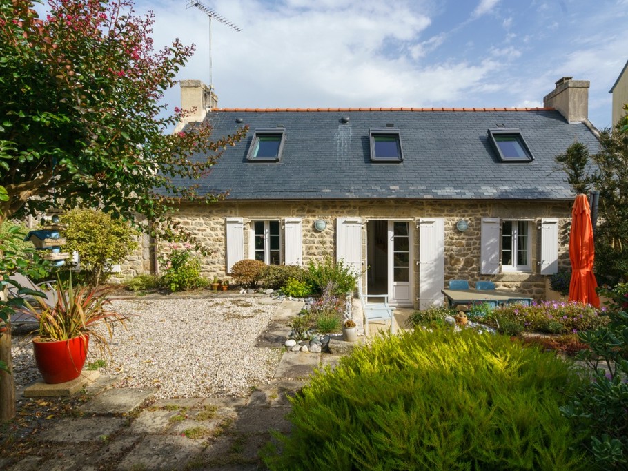 Stone house with terrace and private enclosed garden