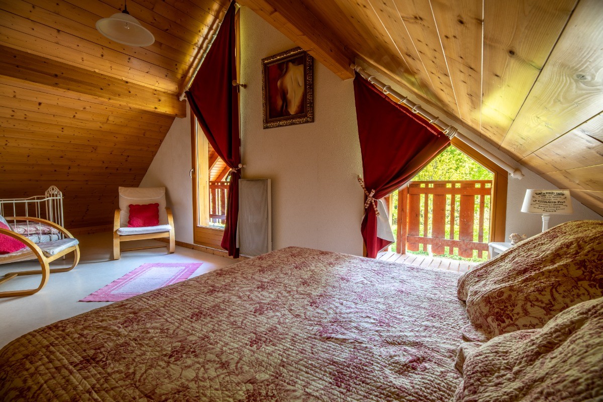 Toujours la chambre parentale et le balcon,