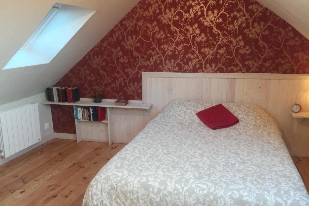 Location, Clévacances, Pommerit le Vicomte, Léger, Chambre 2 à l'étage à droite
