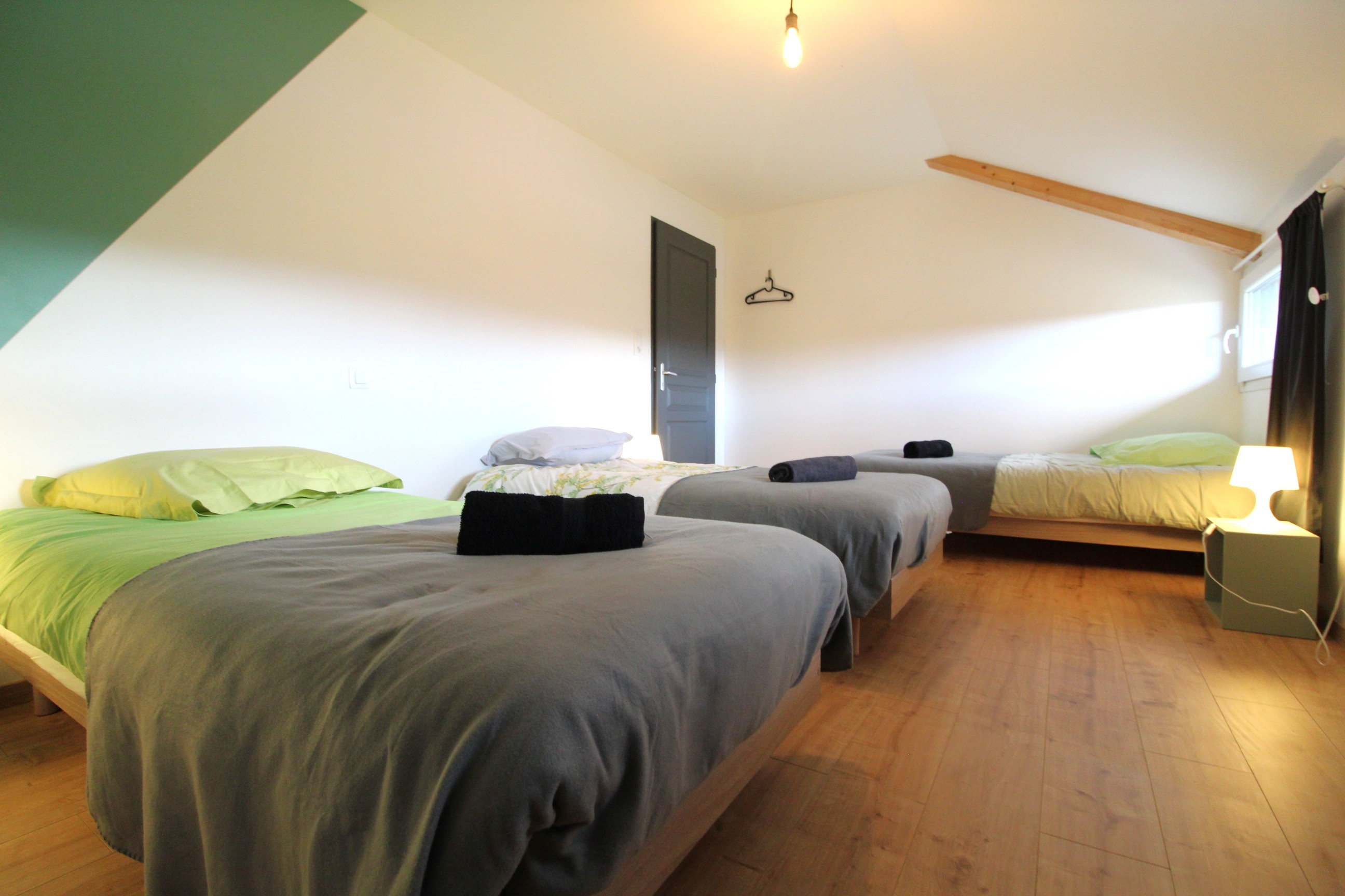 Chambre n°3 à l'étage - Chez Gigi et Malou Gîte Jonquille