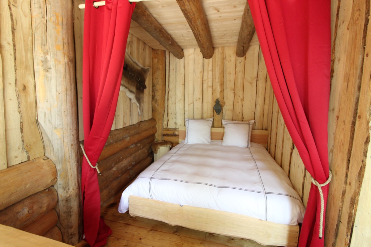 Fuste du Trappeur, Grand lit double - Les Cabanes du Lac de Pierre Percée