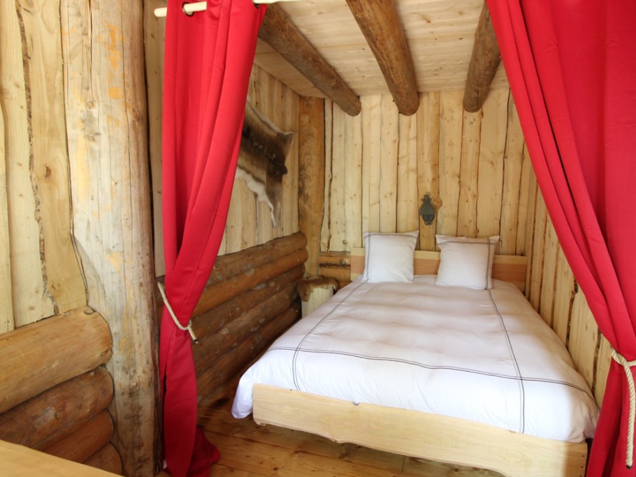 Fuste du Trappeur, Grand lit double - Les Cabanes du Lac de Pierre Percée