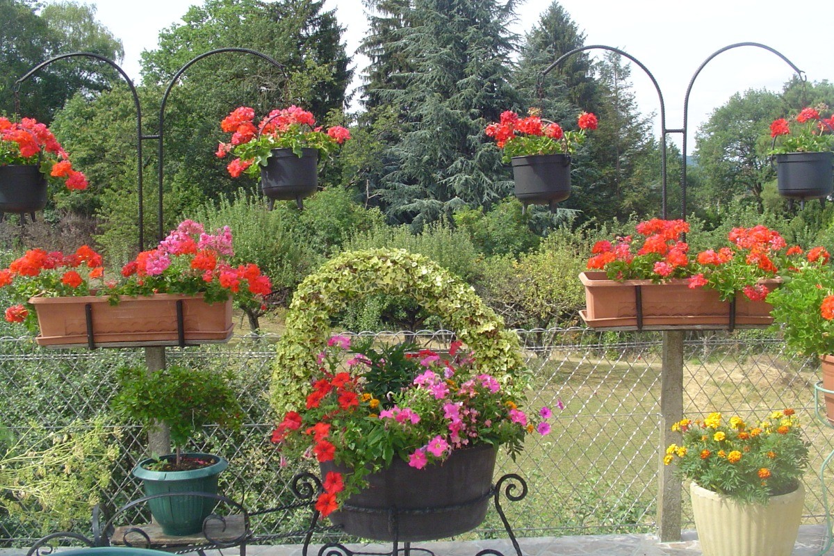 Jardin clos calme et très fleuri