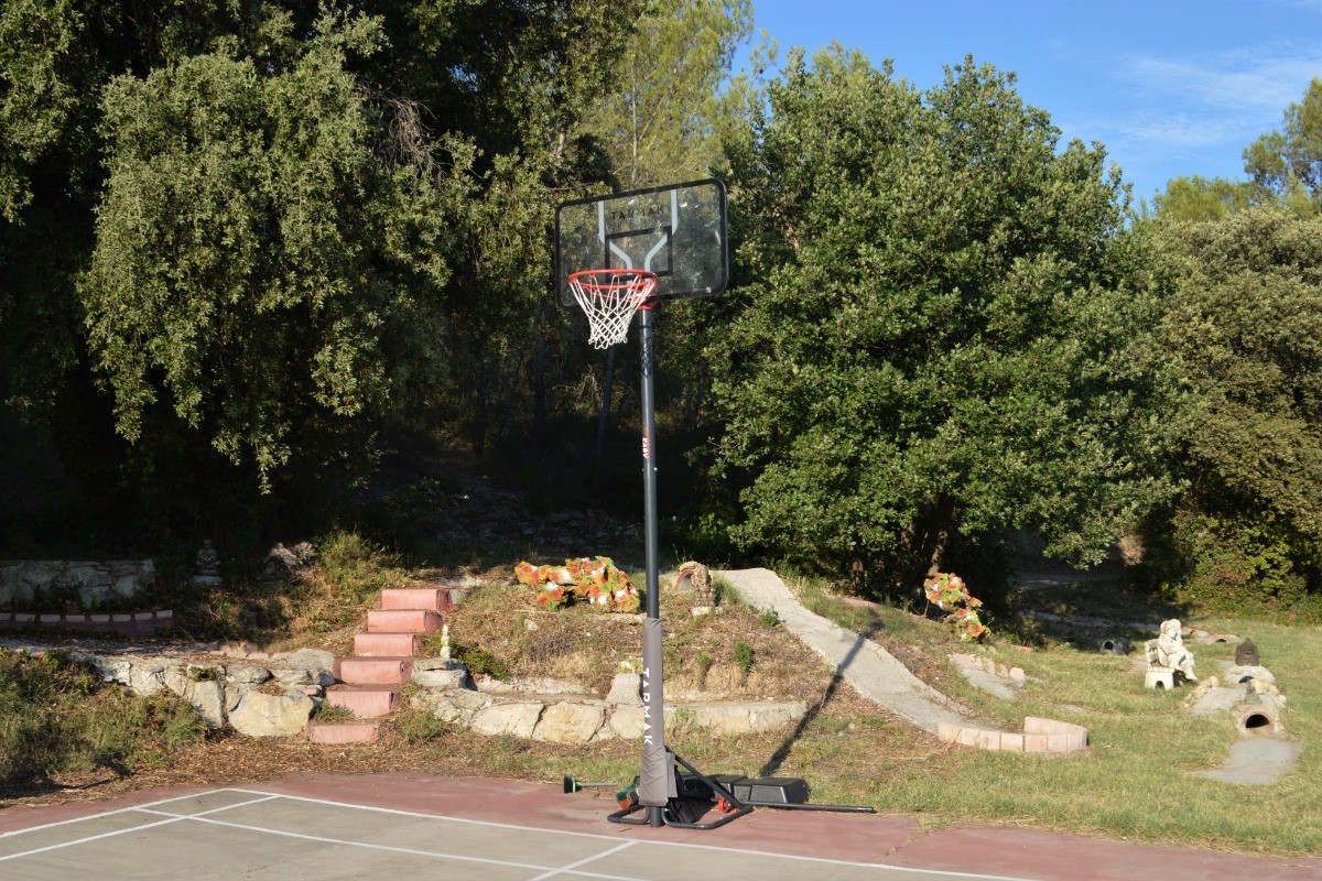 Le basket près du mini-golf