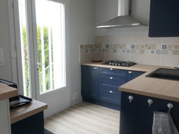 Cuisine ouverte sur la pièce de vie