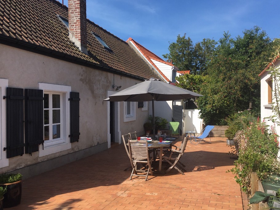 Terrasse à l'arrière de la maison