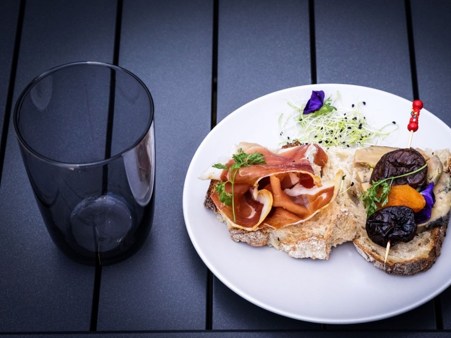 Repas du soir et petits déjeuners sur demande