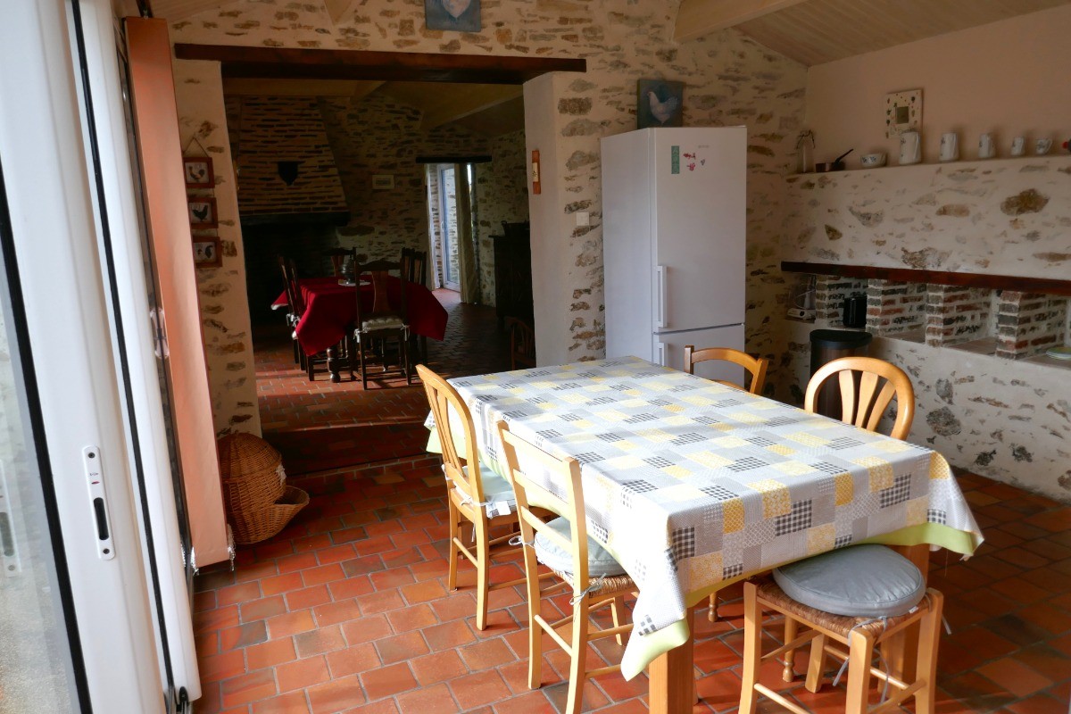 Cuisine - vue salle à manger