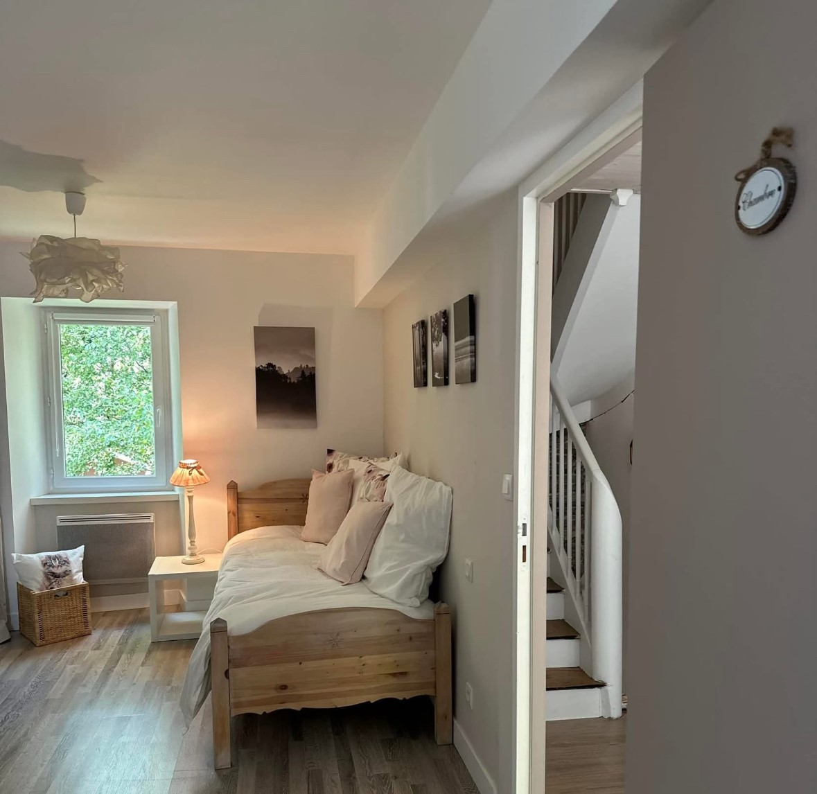 Chambre2 1er étage 1 lit double et 1 lit simple