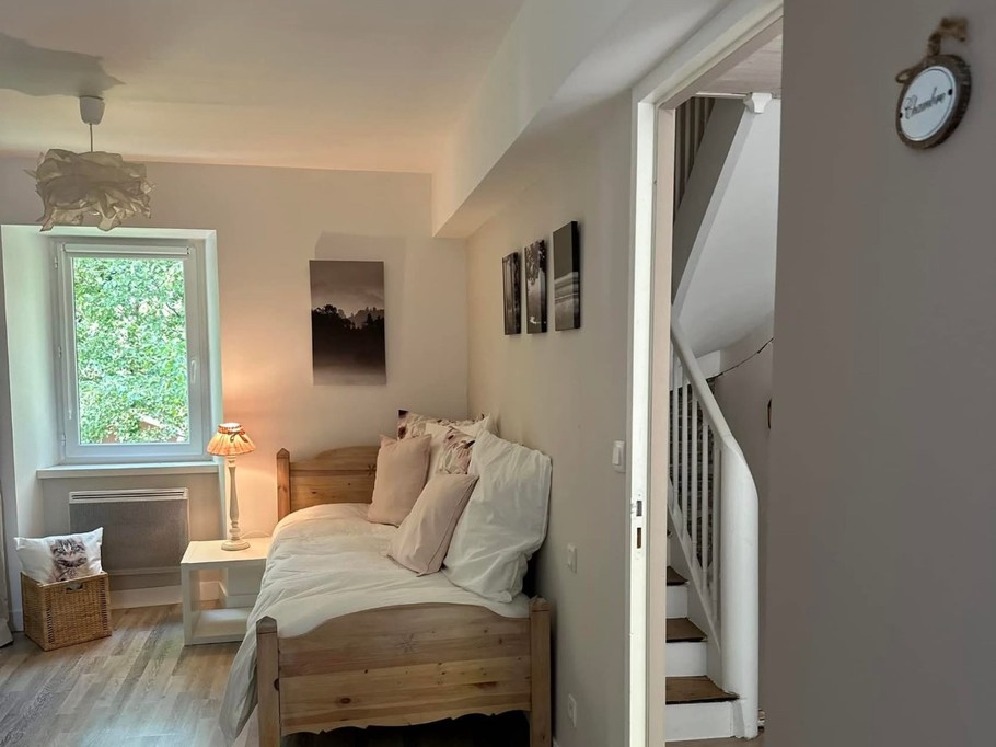 Chambre2 1er étage 1 lit double et 1 lit simple