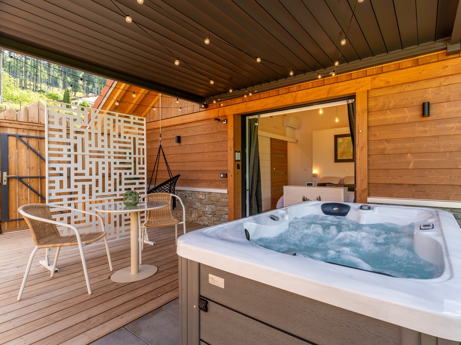 Spacious Scandi'Green terrace - Domaine Epic Chalets