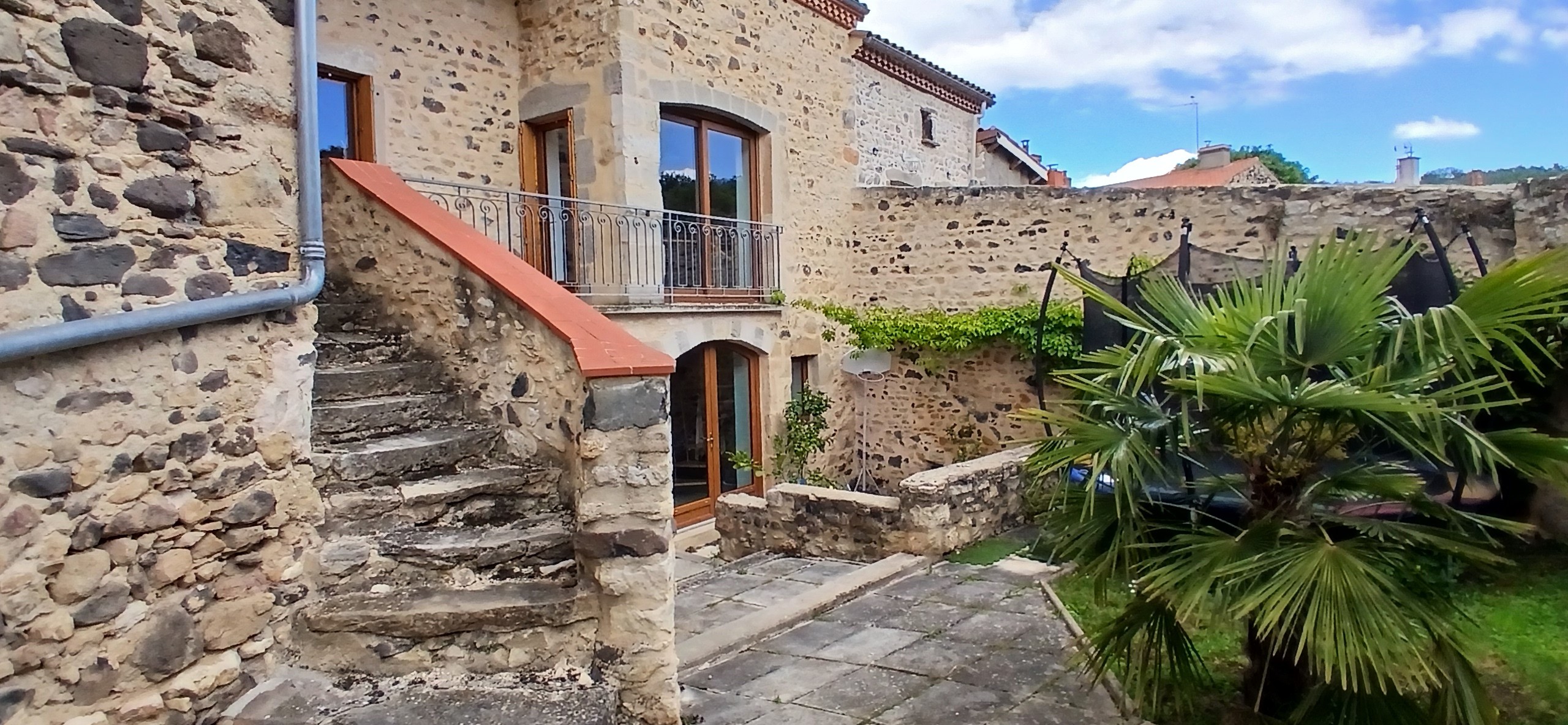 The Volcans d'Auvergne holiday cottage: The garden, with parking available