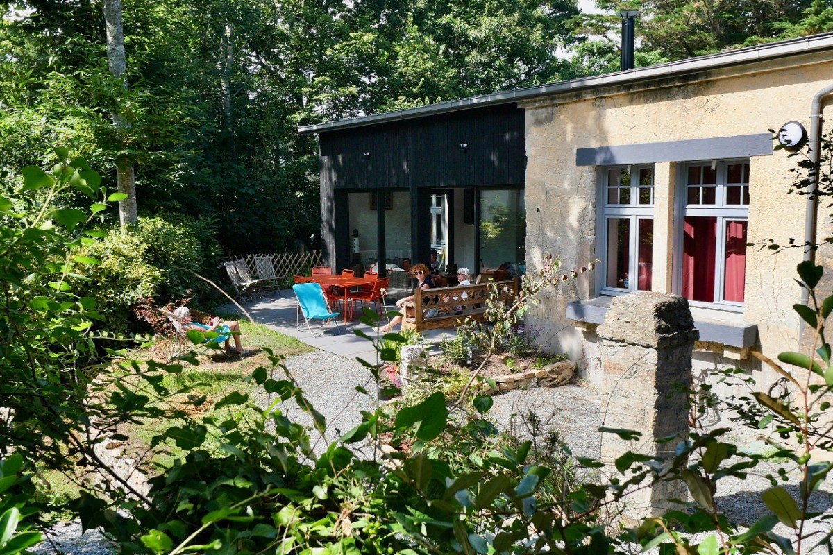 Maison dans son écrin de verdure