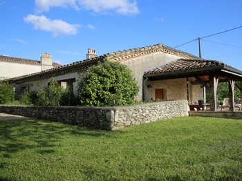Maison La Bouchonnière, veranda. Domaine de vacances Boulède, entre Lot et Dordogne, 5 maison de vacances 4 étoiles, 2 piscines