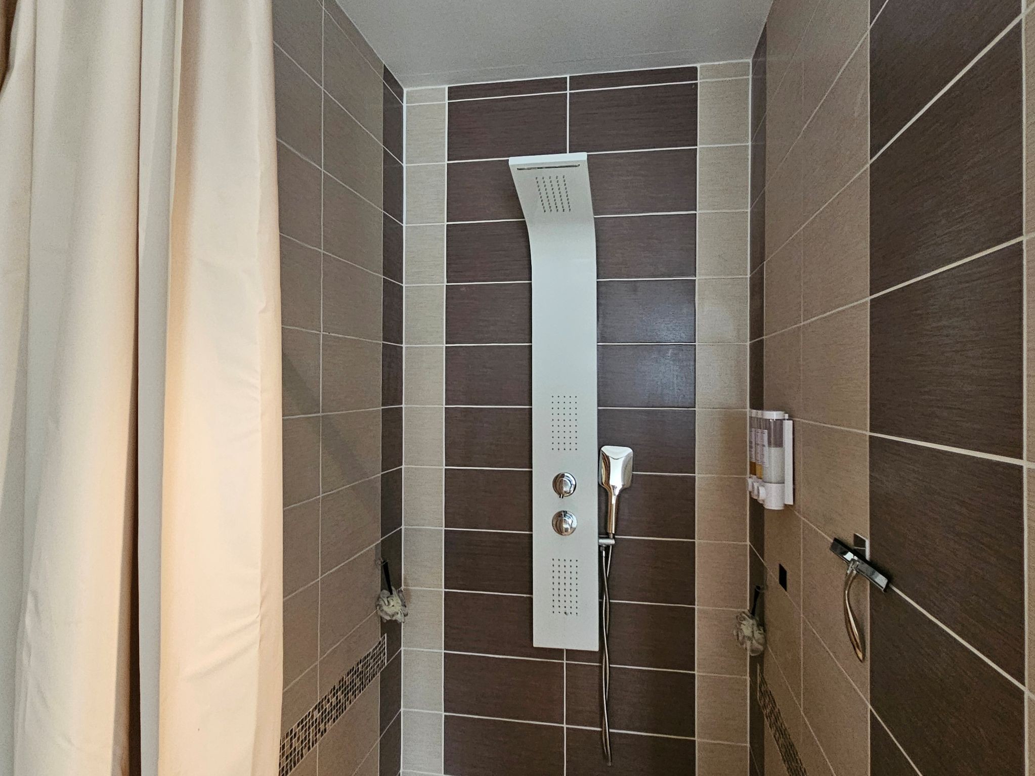 Hydro-massage shower