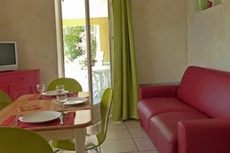 Ancienne ferme entièrement rénovée en matériaux naturels à Savines le Lac vue sur le lac (Hautes-Alpes) - salon séjour