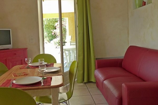 Ancienne ferme entièrement rénovée en matériaux naturels à Savines le Lac vue sur le lac (Hautes-Alpes) - salon séjour