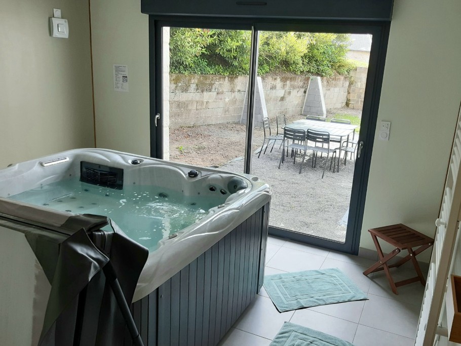 Espace jacuzzi- vue sur le jardin