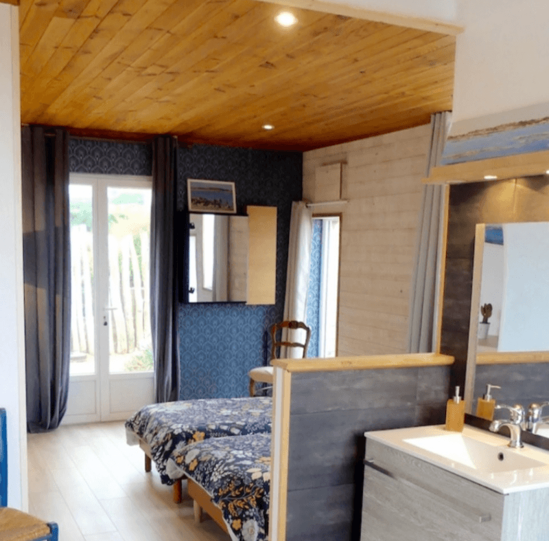 chambre PMR de 2 personnes avec SDE+ WC en RDC