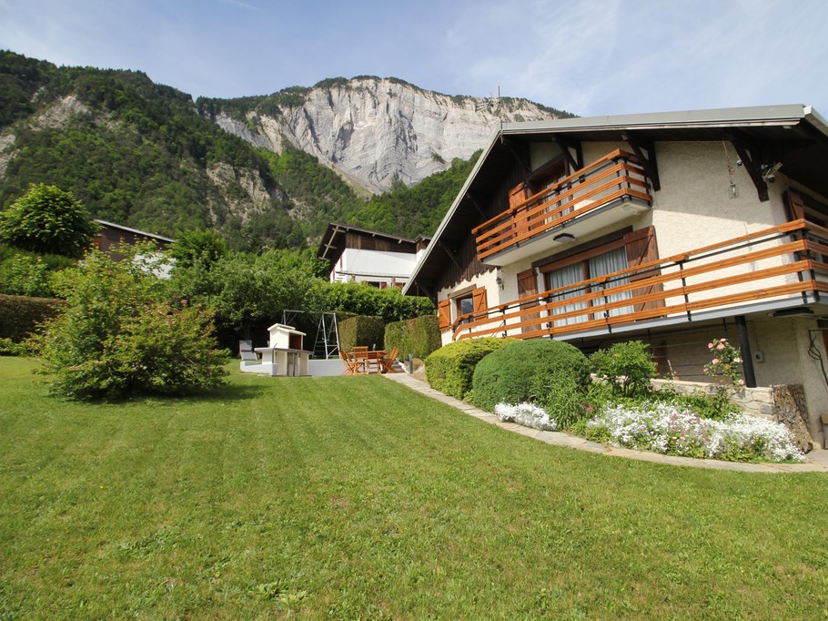 Vue extérieure Lit 2 personnes du Gite "Les Aubarettes" chambre 2-1