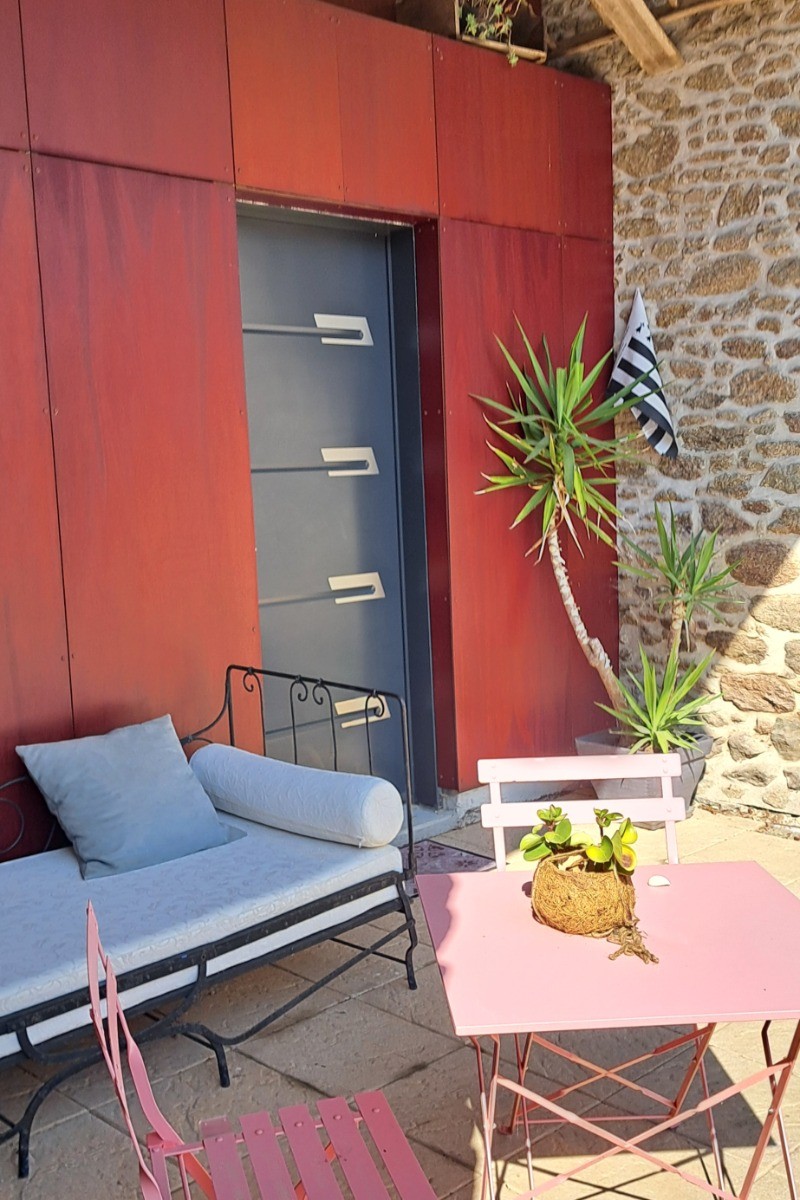 Terasse couverte sur le coté  de la maison