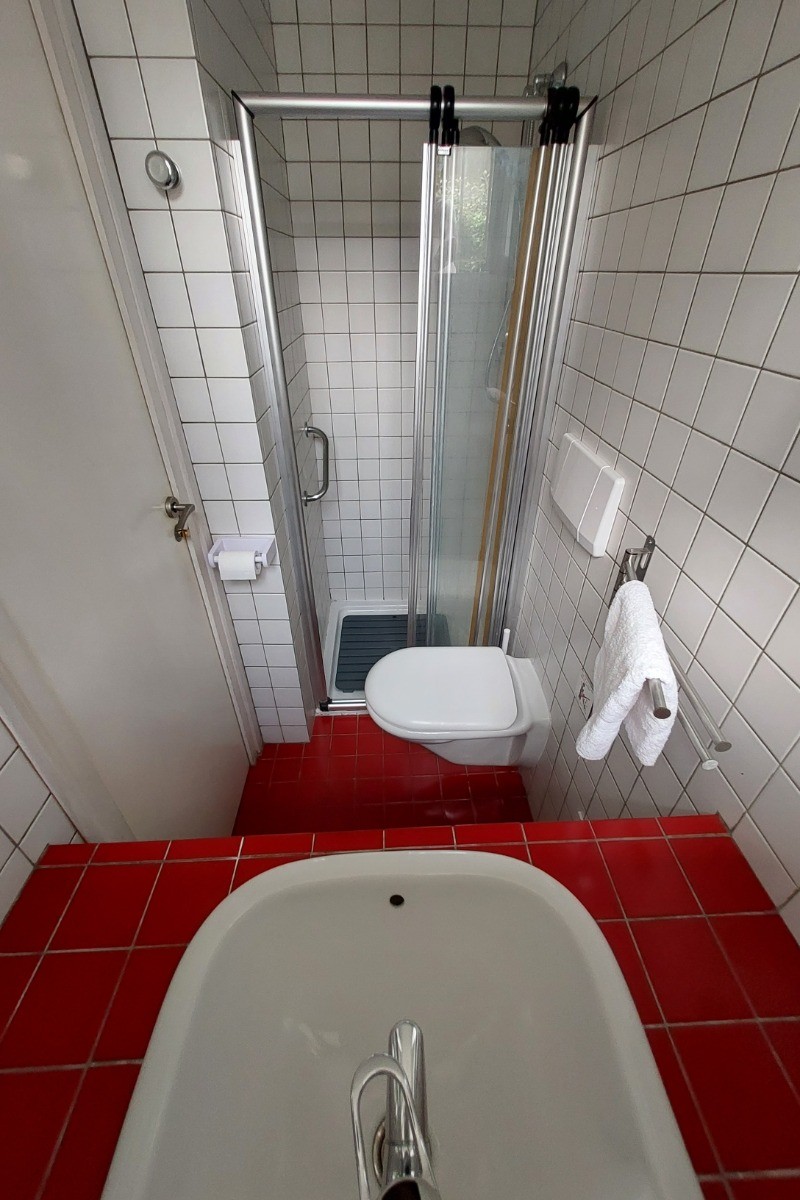 douche lavabo WC privés attenante à chambre parentale
