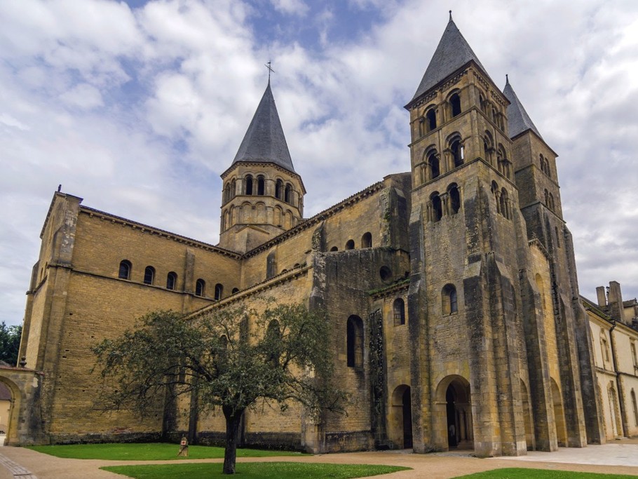 Aux alentours : Paray le Monial