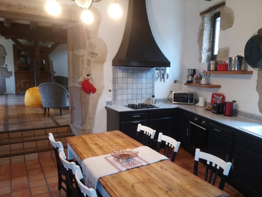 Cuisine équipée Gîte LE BEAUMONT DU LAC Longère 150m² Clévacances Beaumont du Lac 87120