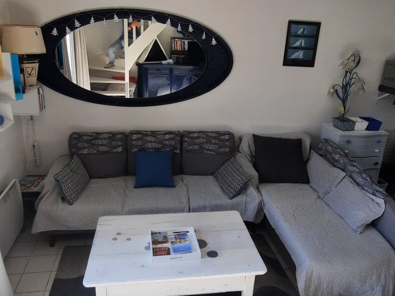 Coin salon dans pièce de vie