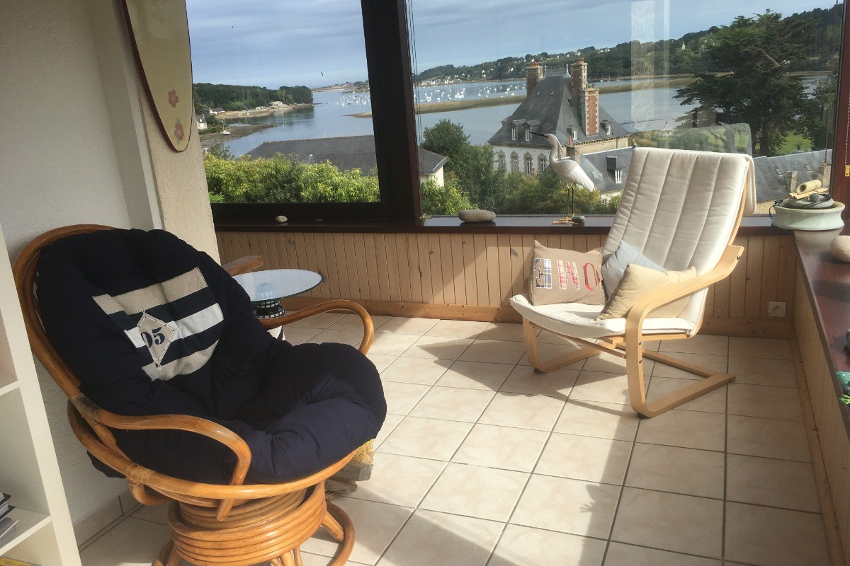 veranda avec coin lecture et jeux