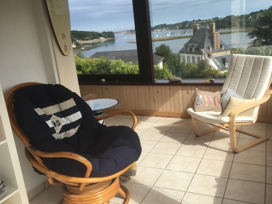 veranda avec coin lecture et jeux