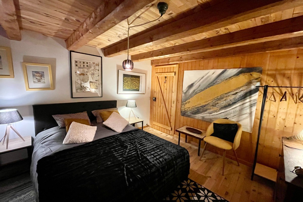 Chambre 5 RDJ grand lit double