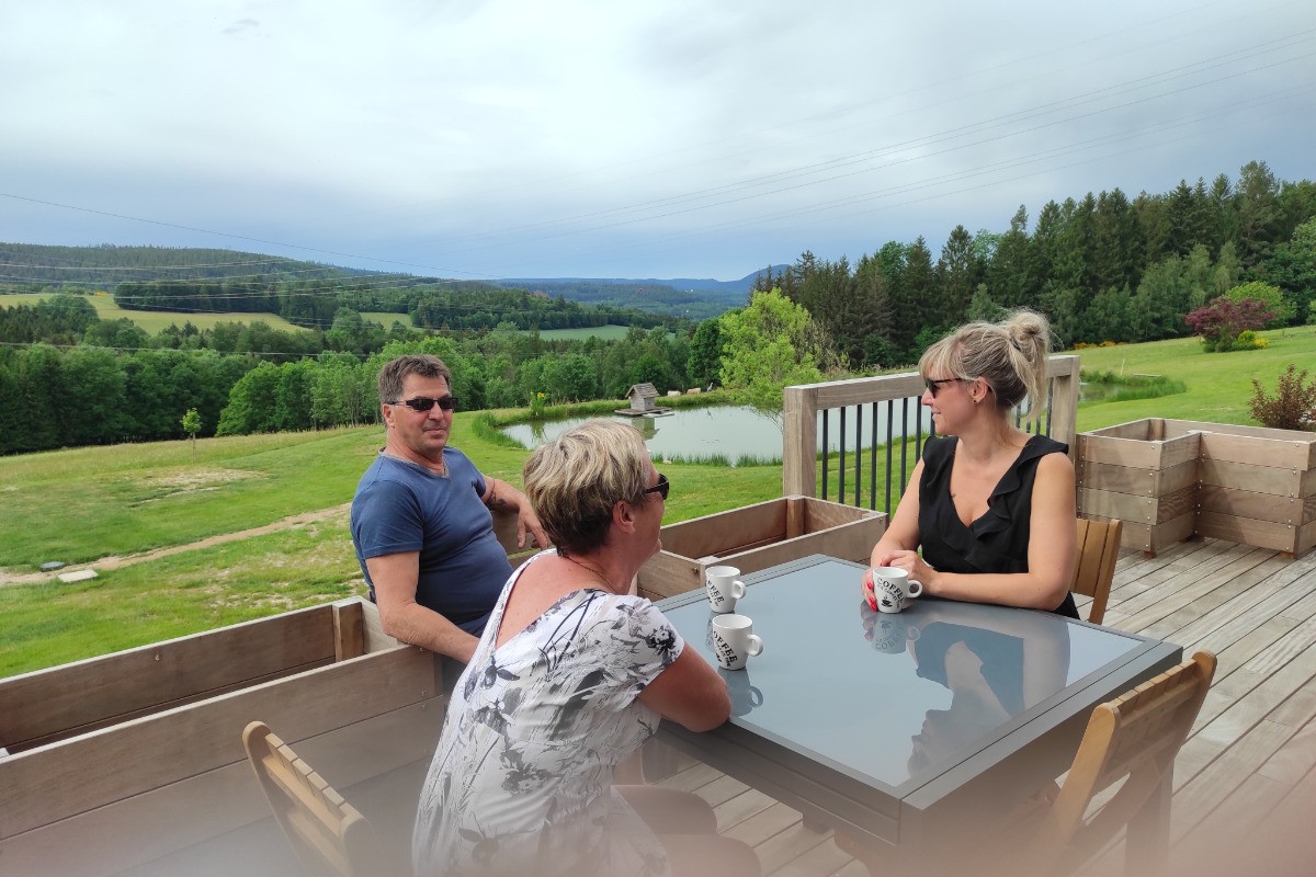 terrasse - ecureuil - nature cottage vosges