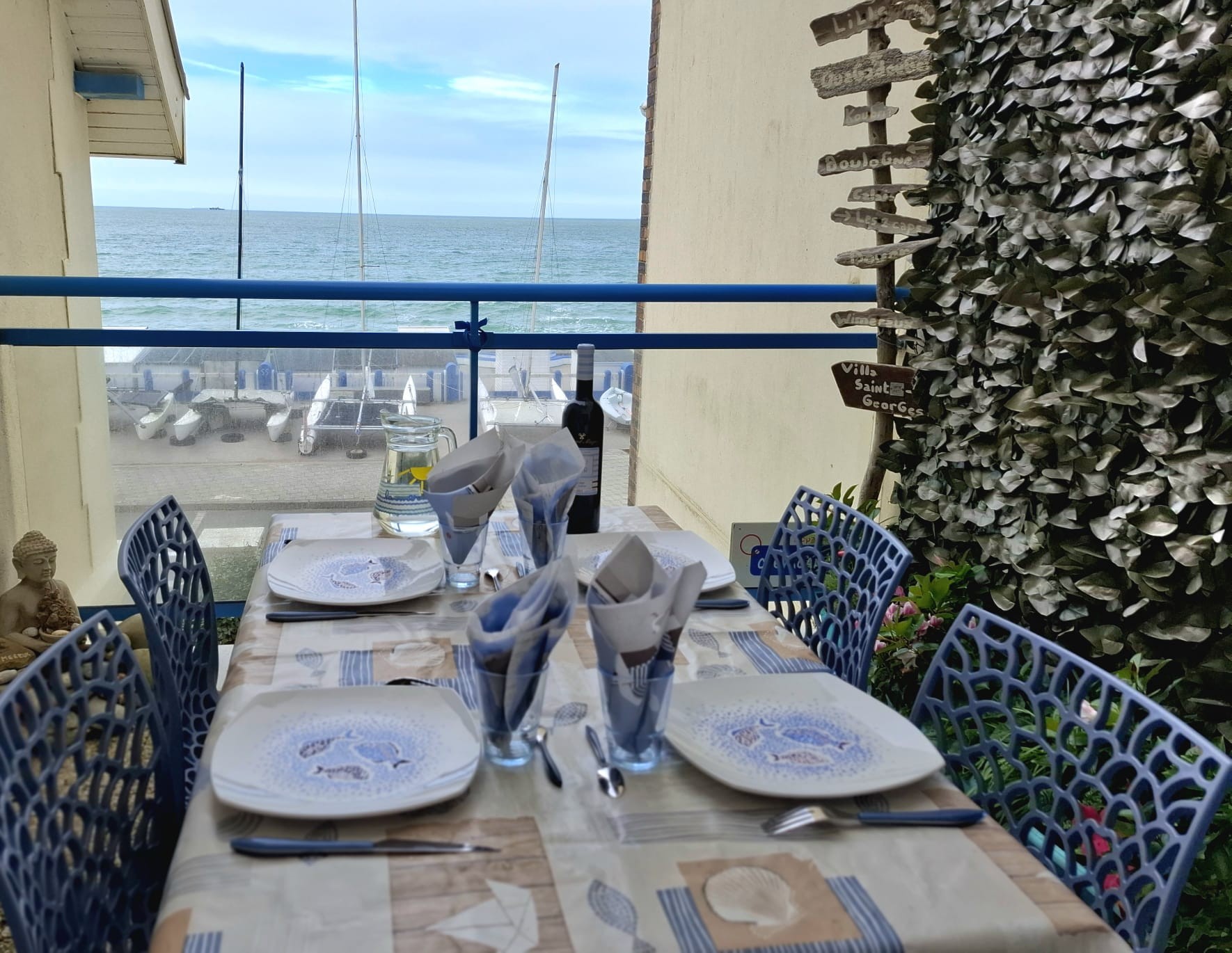 Terrace with sea views