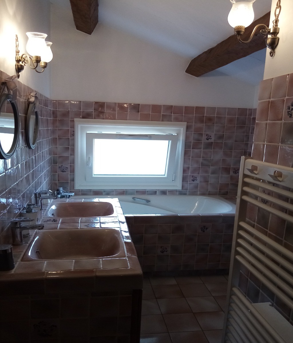 Salle de bain à l'étage