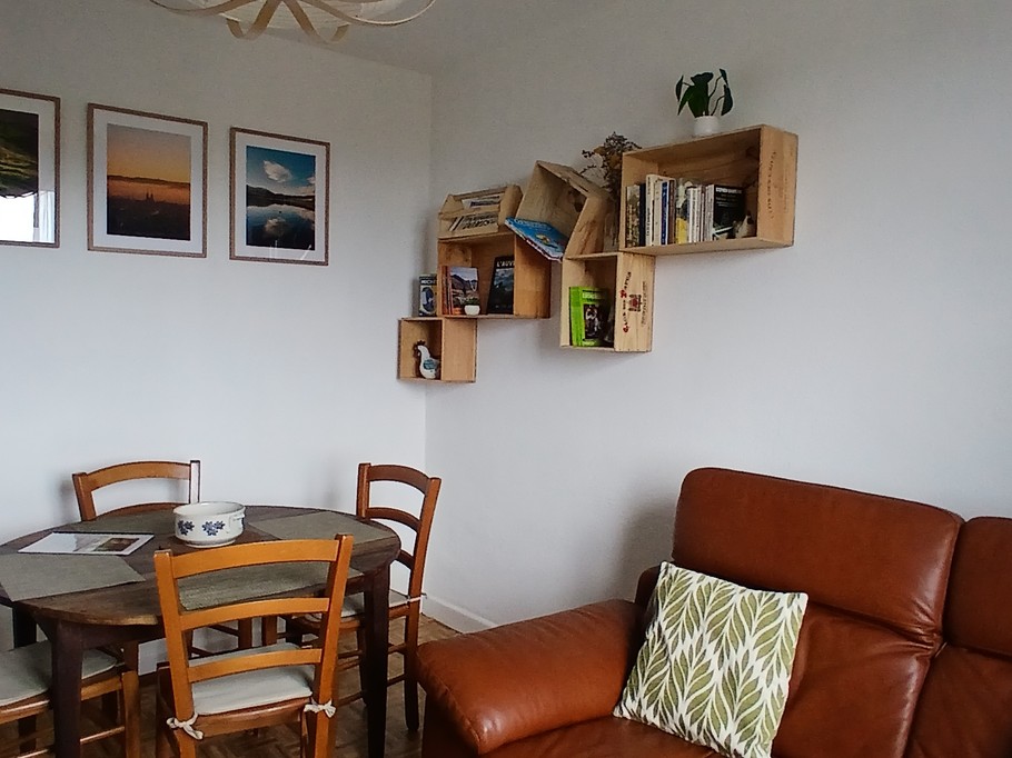 "Les Châtaigniers" in Orcines, Puy-de-Dôme: The living and dining room