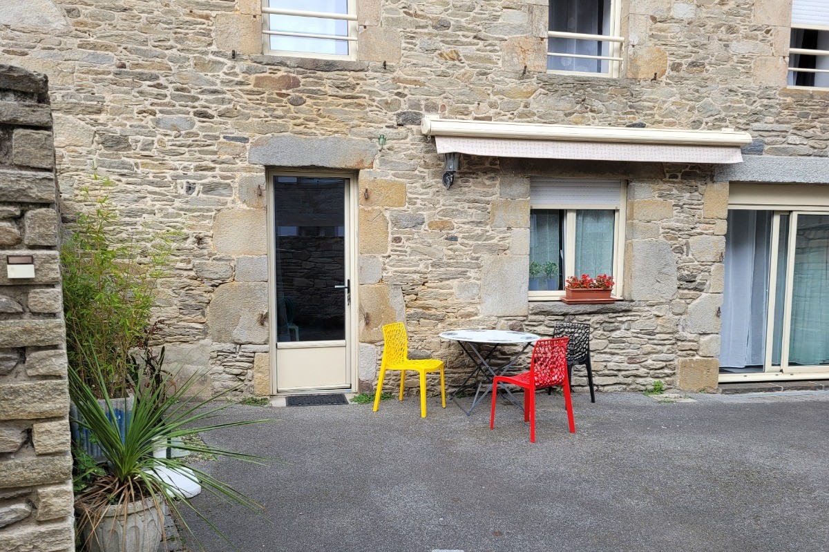 Clévacances - MAISON POUR 2 PERSONNES CENTRE ST CAST (5 minutes à pieds plage) COTES D'ARMOR - BRETAGNE - terrasse